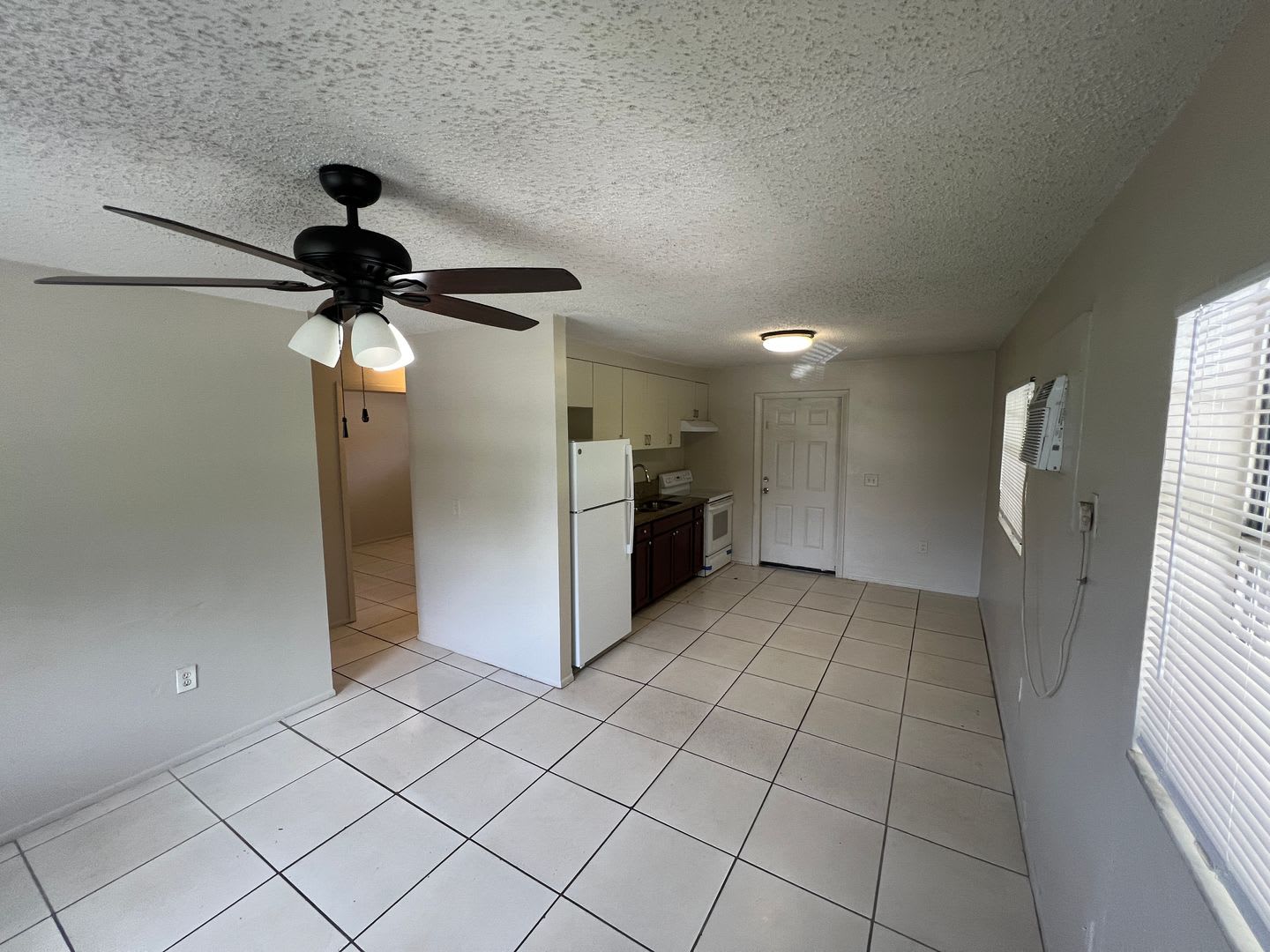 Fort Myers 2 Bed 1 Bath Unfurnished First Floor Apartment Available For A Long Term Tenant Pet Friendly – photo 3