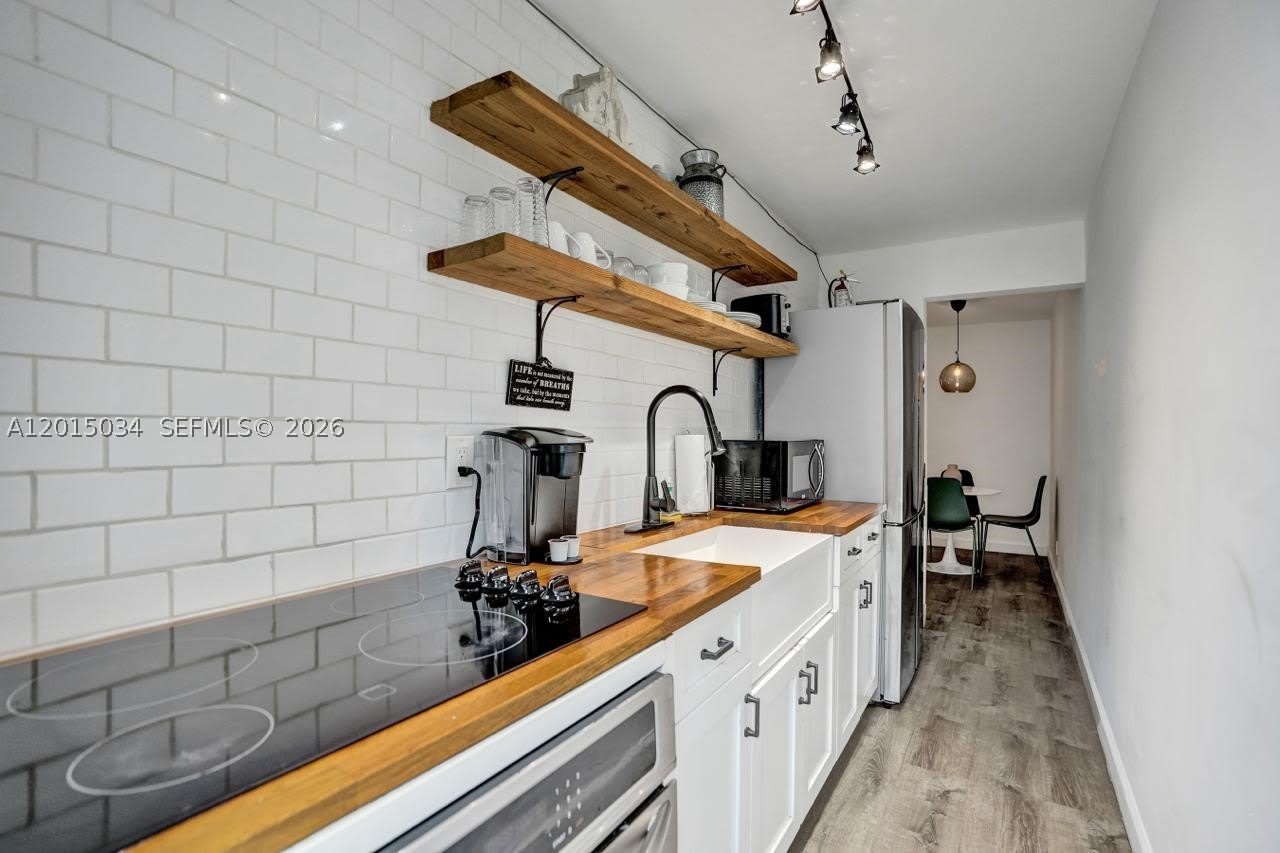 1239 NE 15th Ave – photo 3