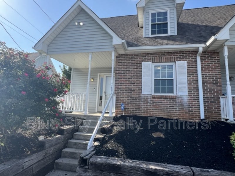 2119 Silverbrook Dr – photo 1