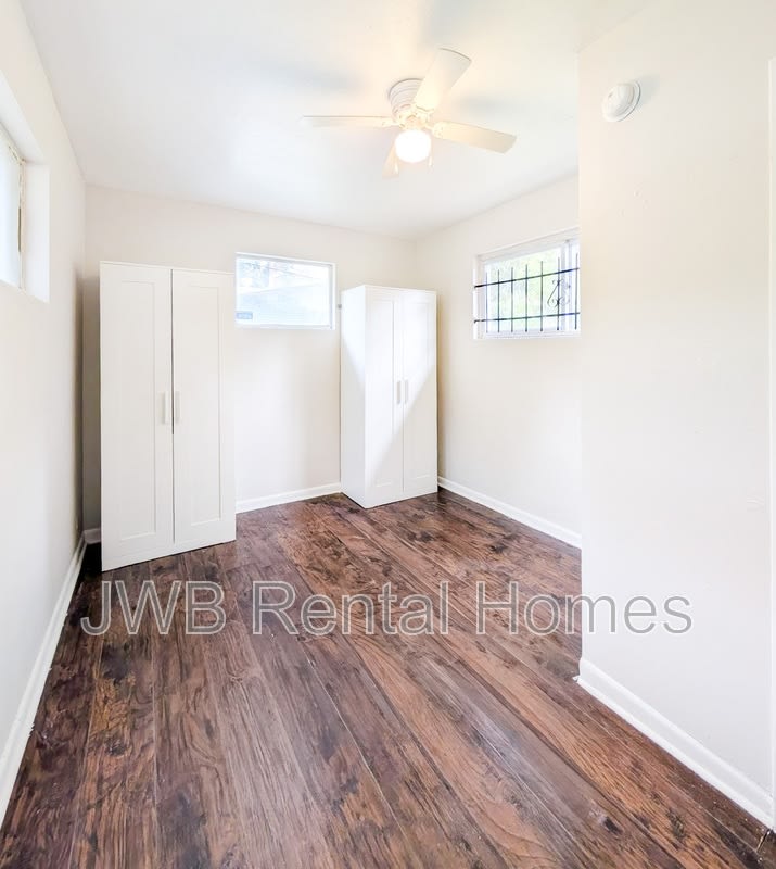 4305 Springfield Blvd – photo 4