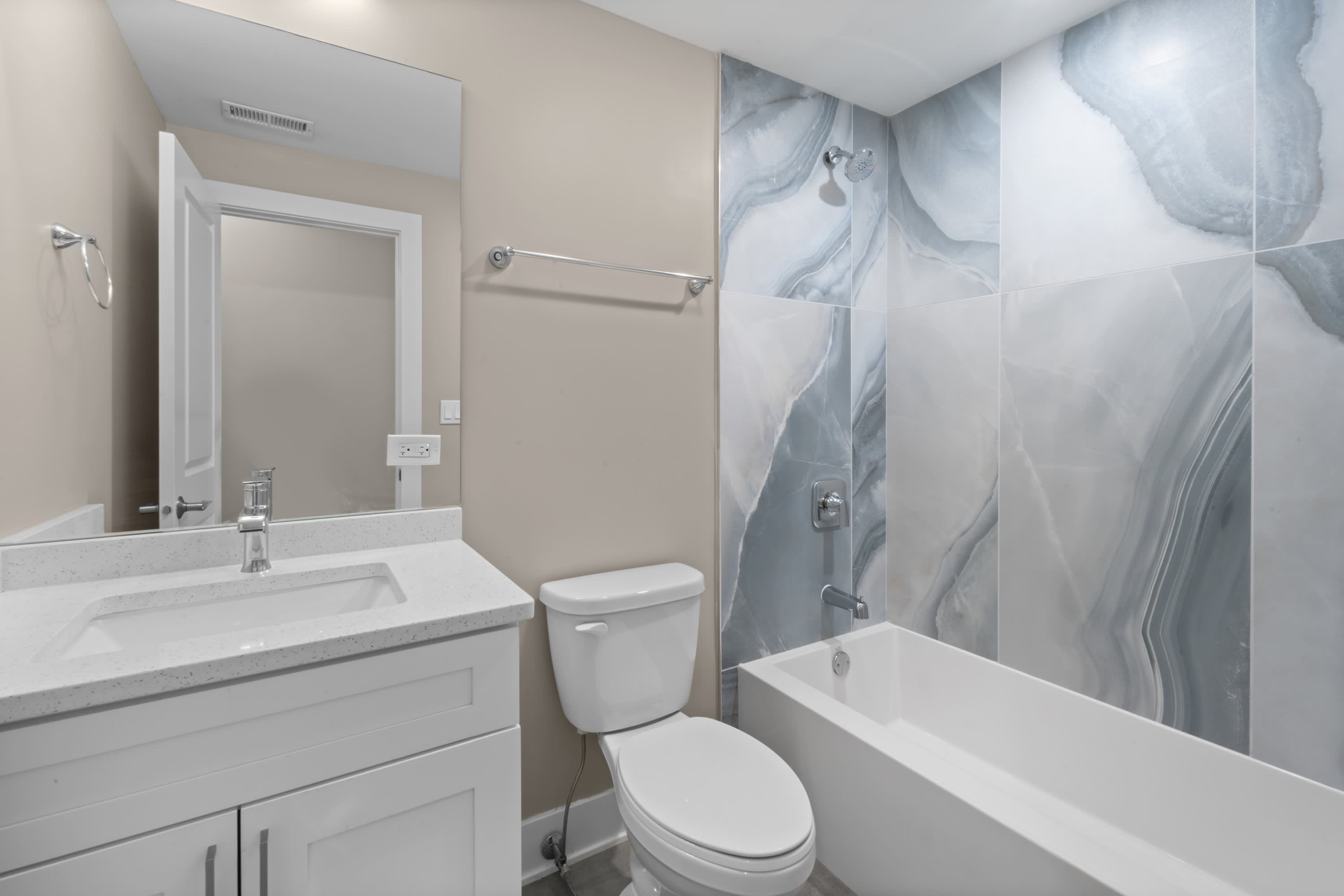 643 East 50th Street – photo 5