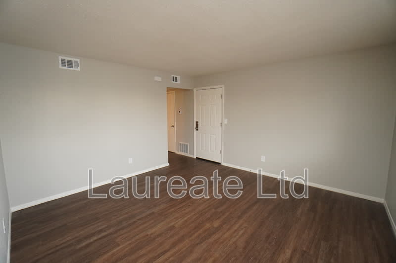 1305 Wolff St – photo 4