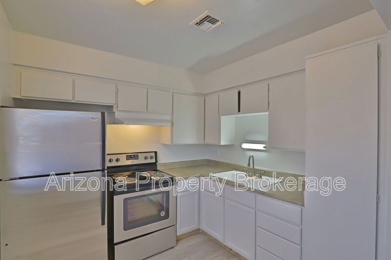 1702 W. Vogel Ave. – photo 2