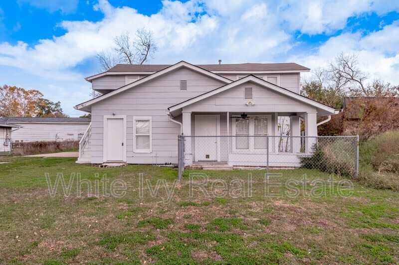 200 W Caroline Street – photo 1