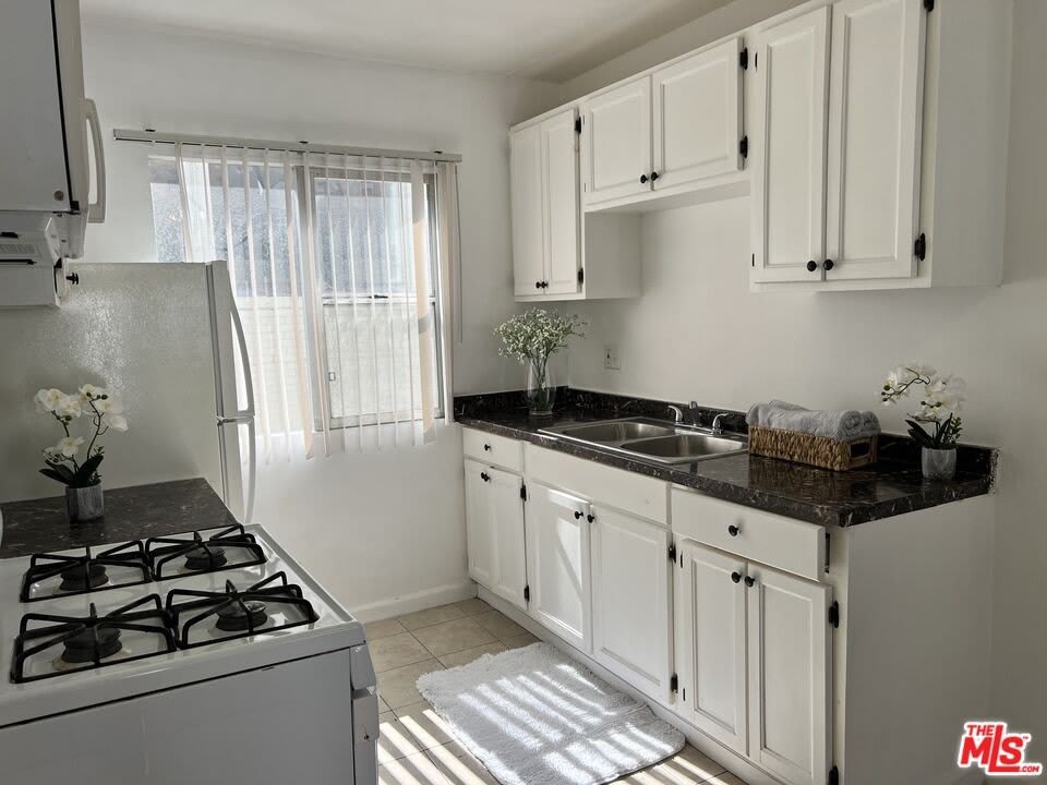 1330 S WILTON Pl – photo 2