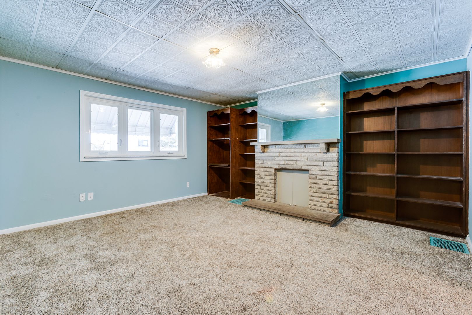 AVAILABLE NOW! 3 bed, 2 bath AMAZING House in Allentown!!! – photo 2