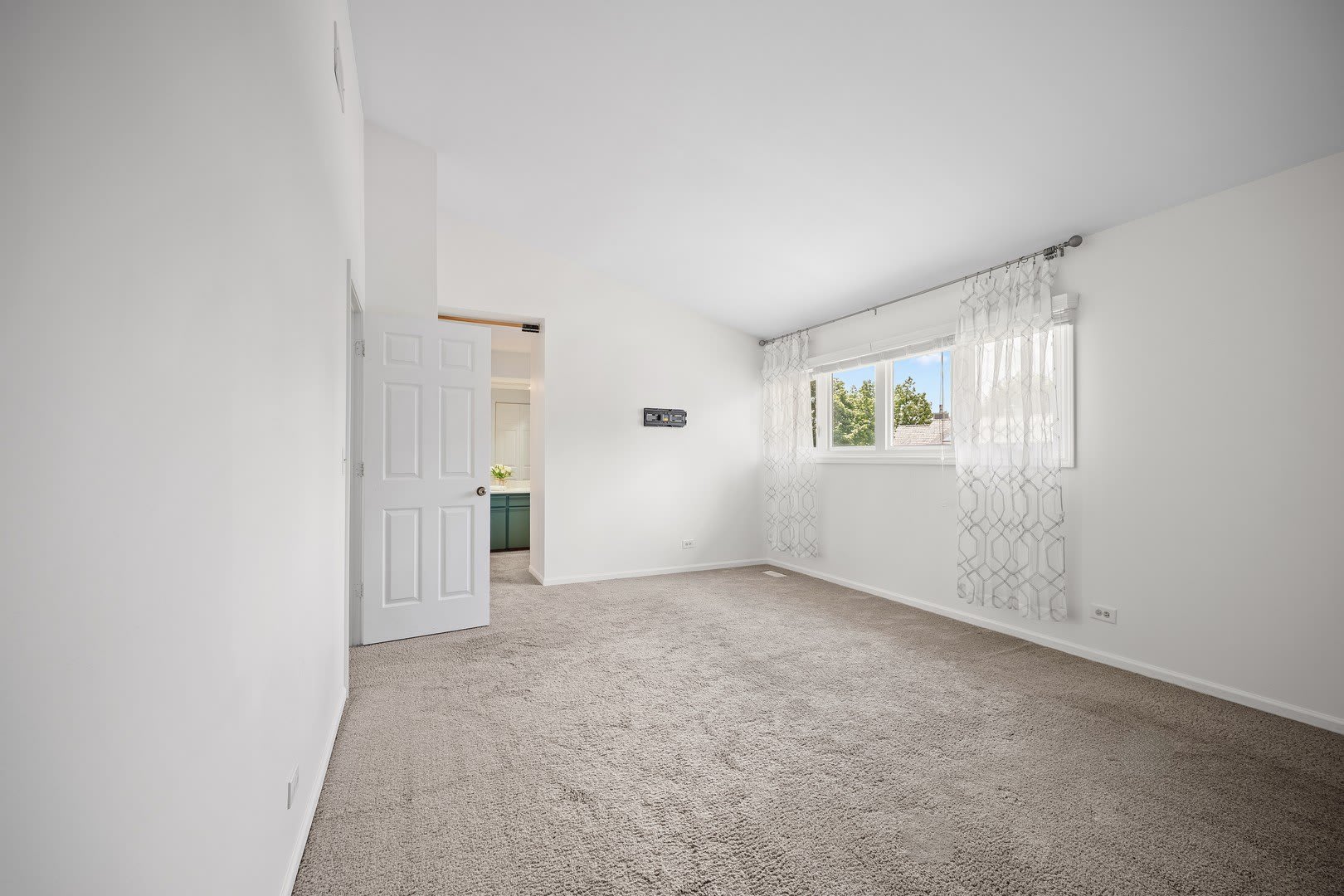 720 Caliente Court – photo 4