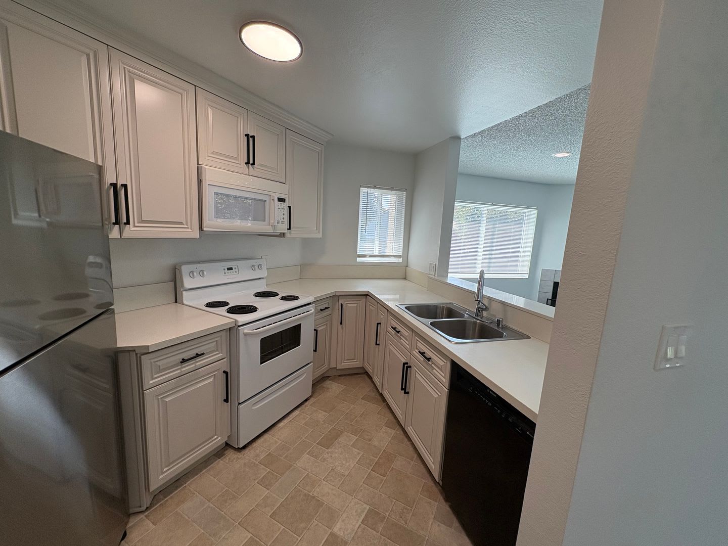 Must See Bright And Welcoming One Bedroom One Bathroom Unit In La Jolla – photo 5