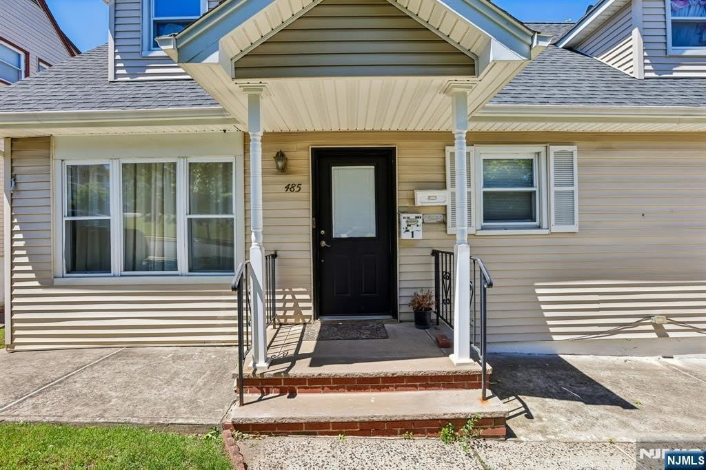 481 Macarthur Avenue – photo 2