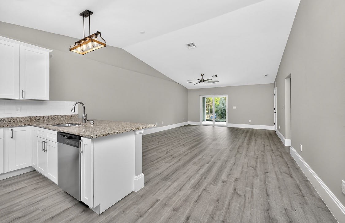 2090 Como Street – photo 5
