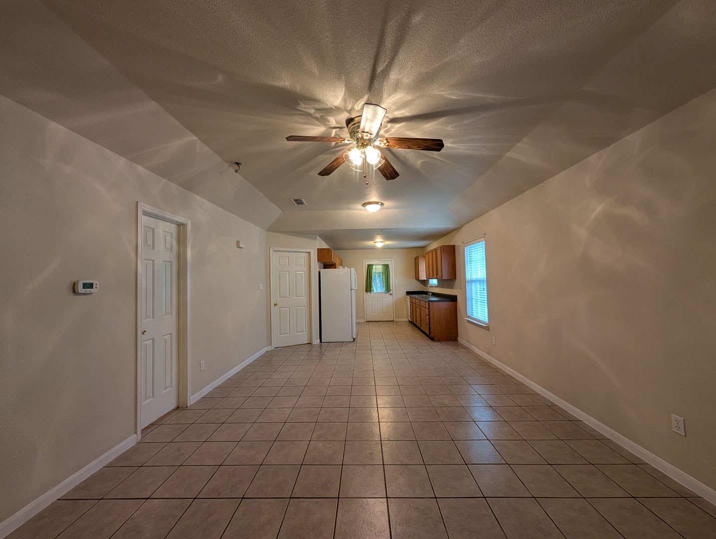 Great Location with Easy Access to HWY 46 & IH 35 / Fridge Included / Covered Back Patio / CISD – photo 2