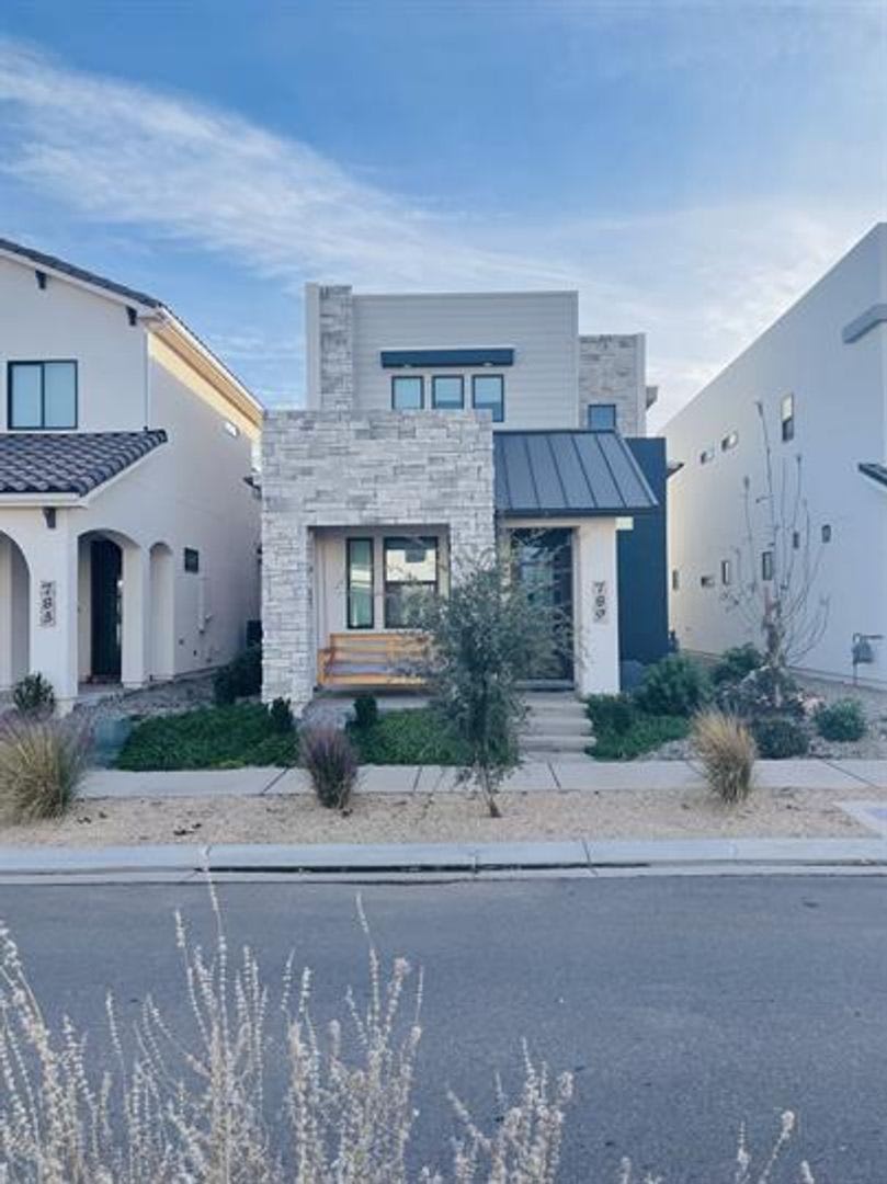 Desert Color Townhome! – photo 1