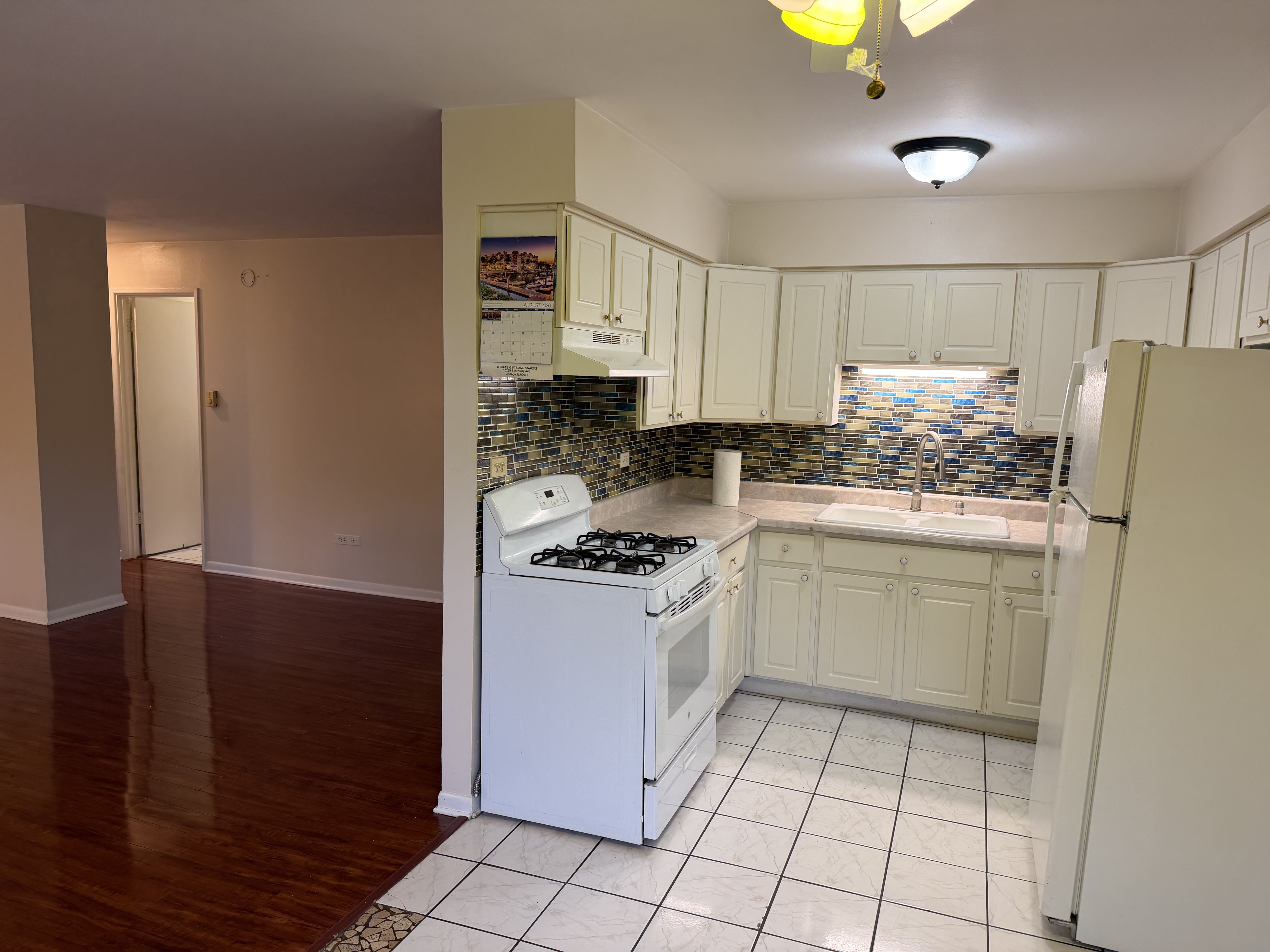 8018 S Hoyne Ave – photo 2