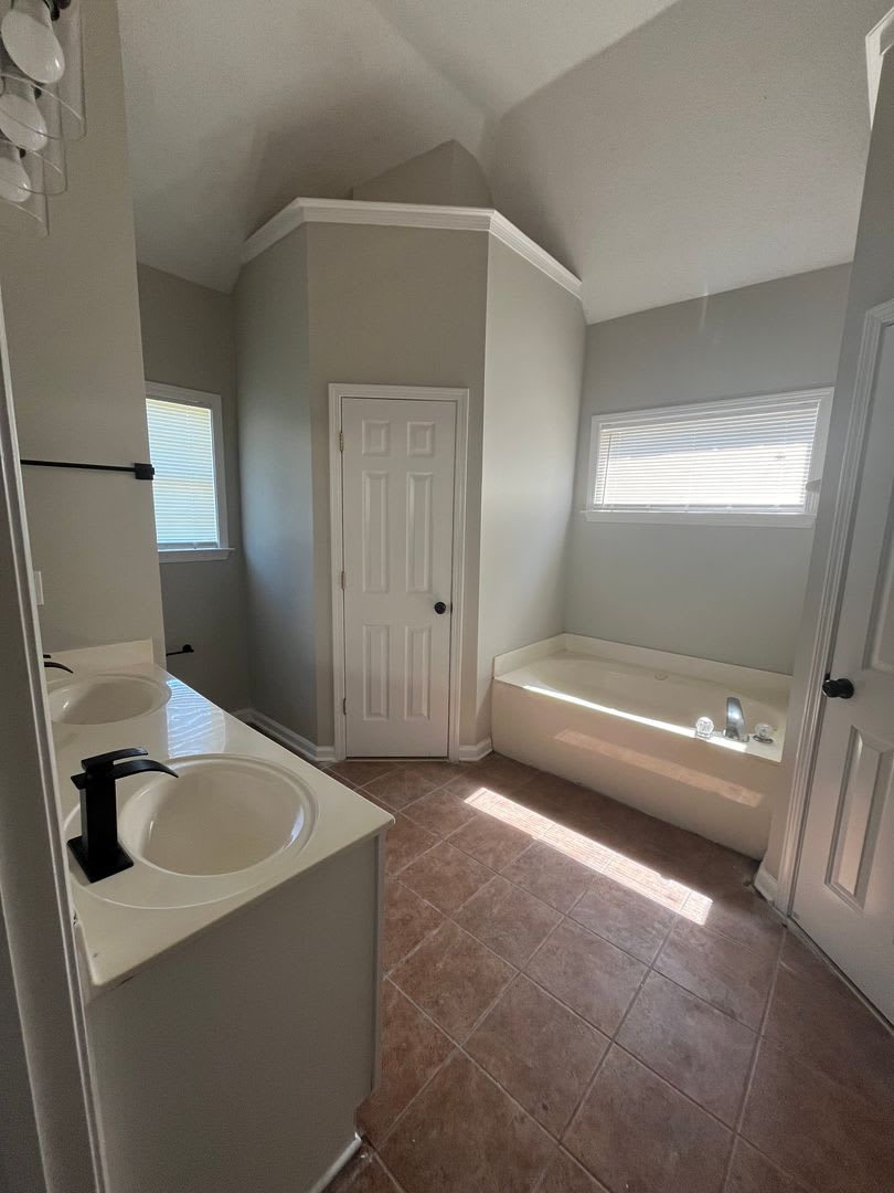 1686 N. Frence Creek Cove – photo 5