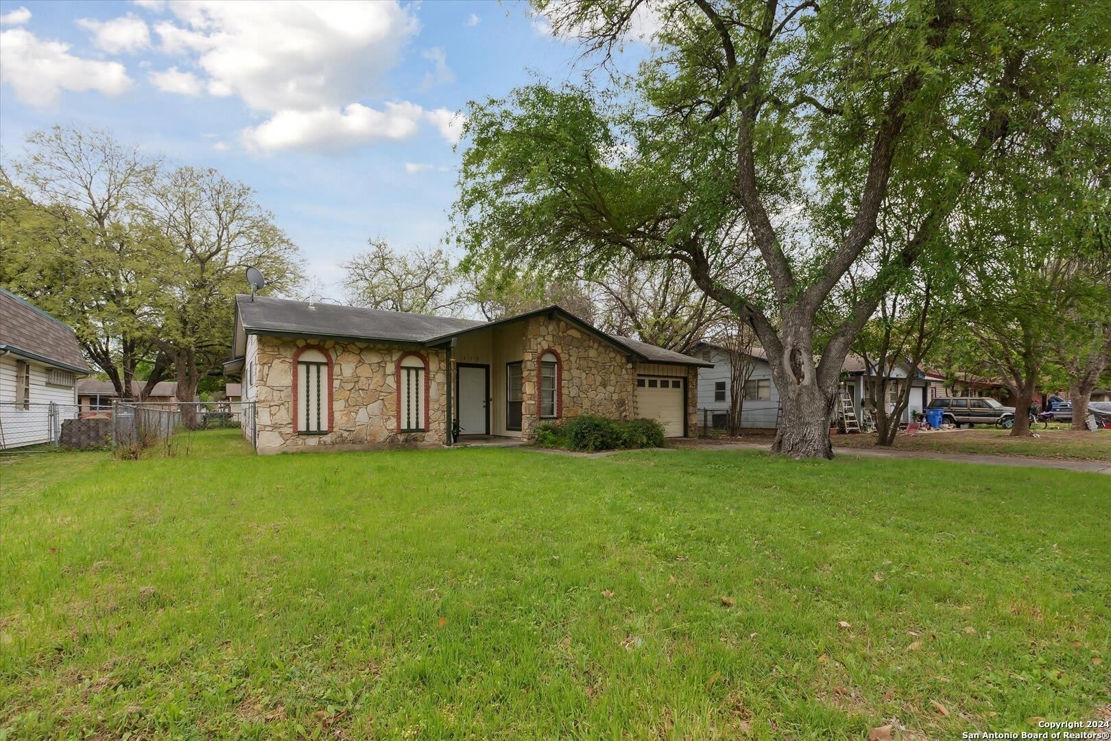 312 LORI LYNN DR – photo 2