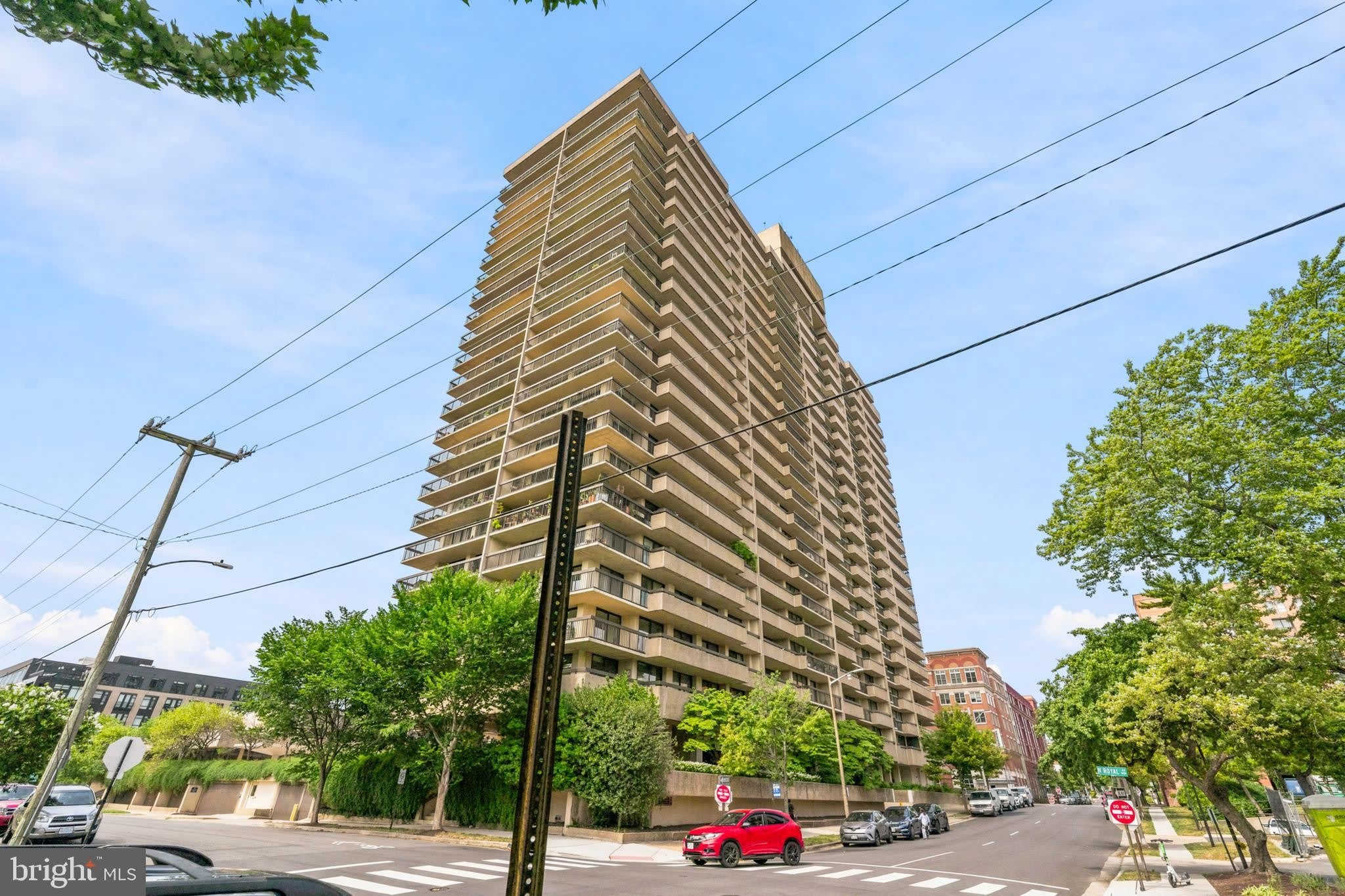 400 MADISON Street – photo 2