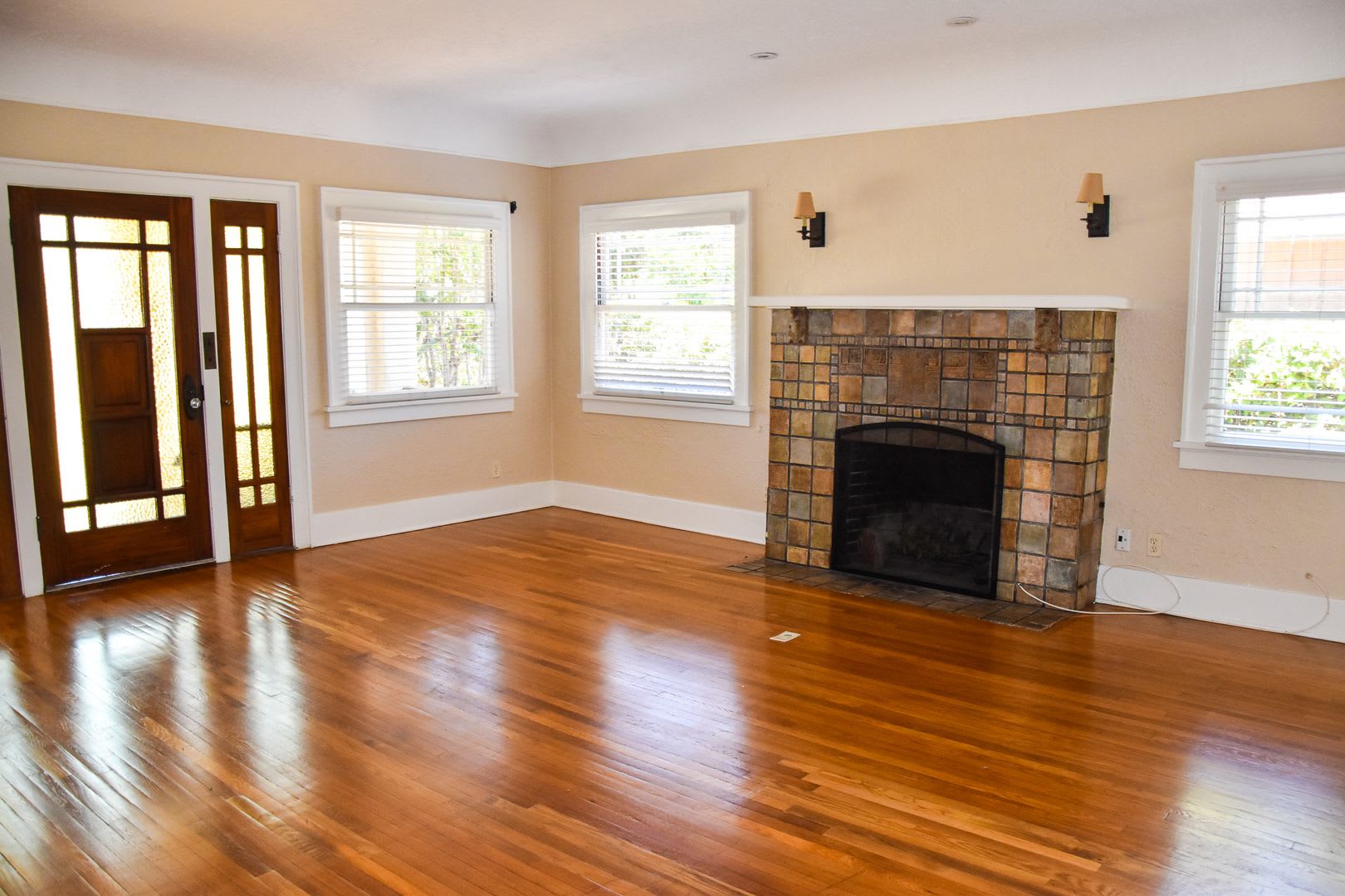 ~ Old Towne Orange Living 2 Story 5 Bedrooms 2 Bath – photo 5