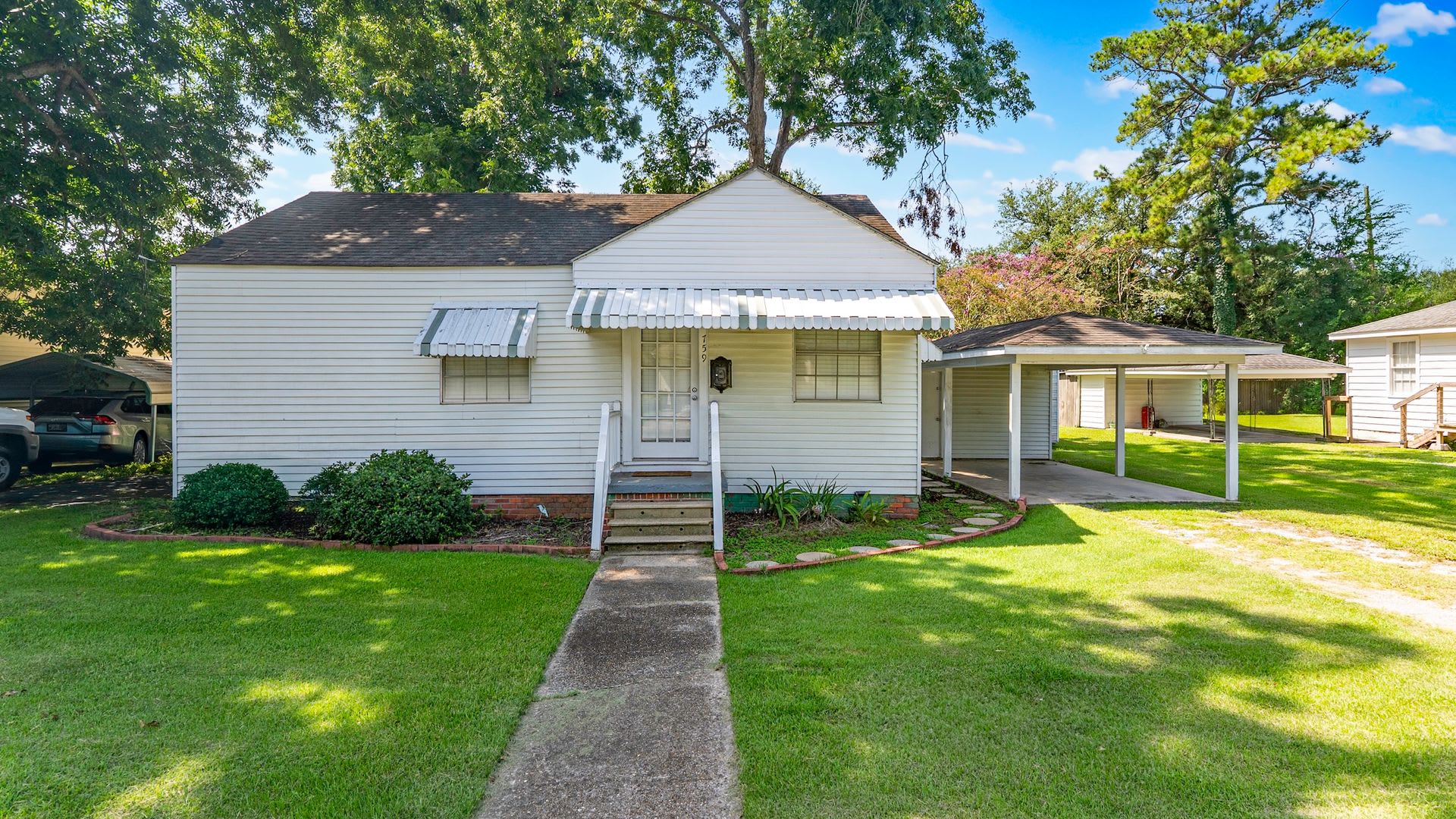 Charming 2-Bedroom Home in the Heart of Port Allen's Garden District – photo 2