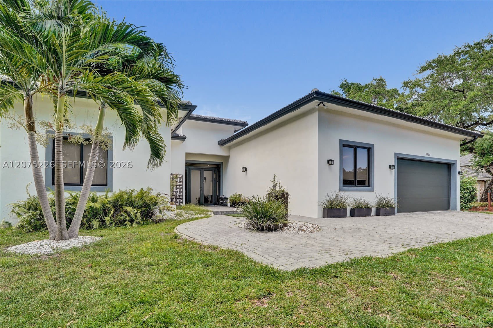 3909 SW 54th Ct – photo 2