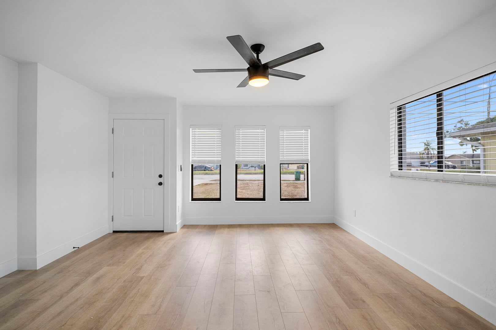 ****SPECIAL 2 WEEKS FREE**** Move-In Ready Cape Coral Home – Newly Remodeled Interior – photo 3
