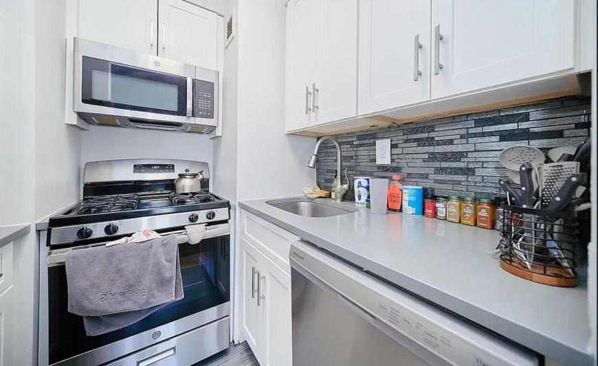 337 West 43rd Street – photo 4
