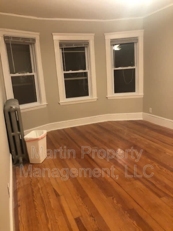 27 Grant Avenue 1 – photo 4