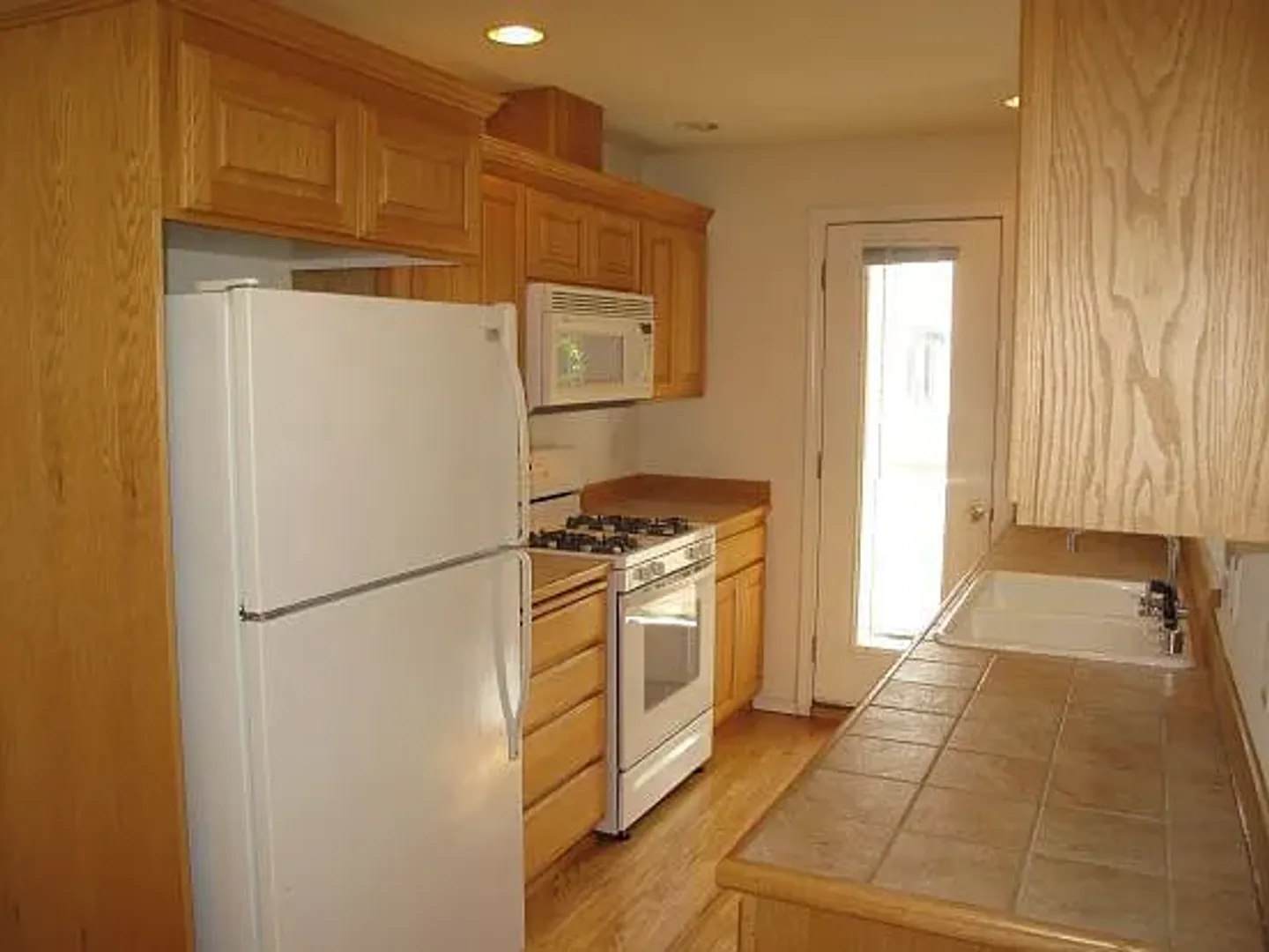 2 bedroom, 2 bath Townhome in North Seattle. – photo 3