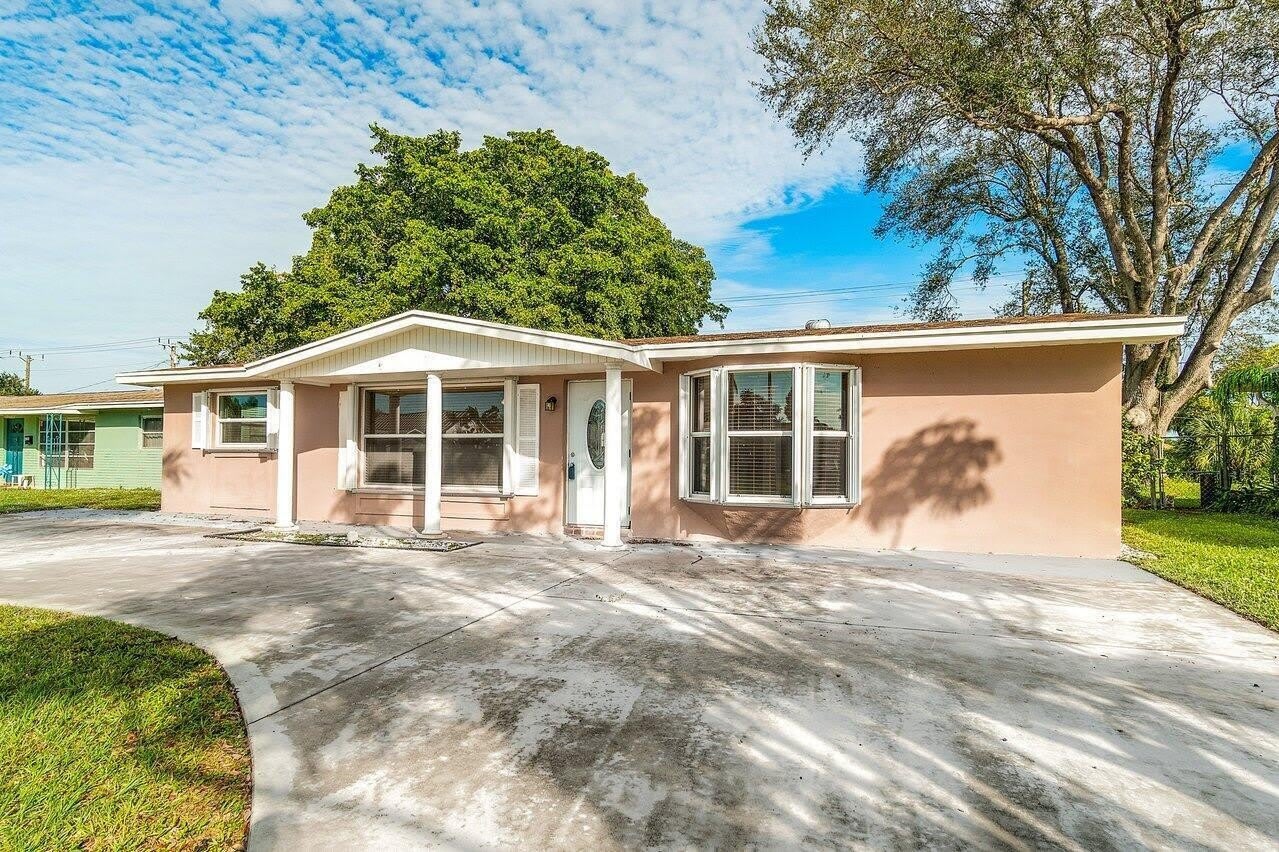 4271 Empress Street – photo 3