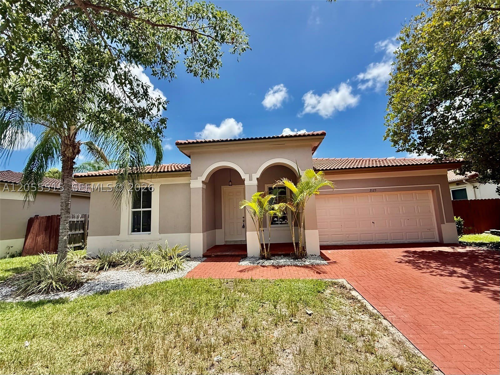 2123 Ne 38Th Rd – photo 1