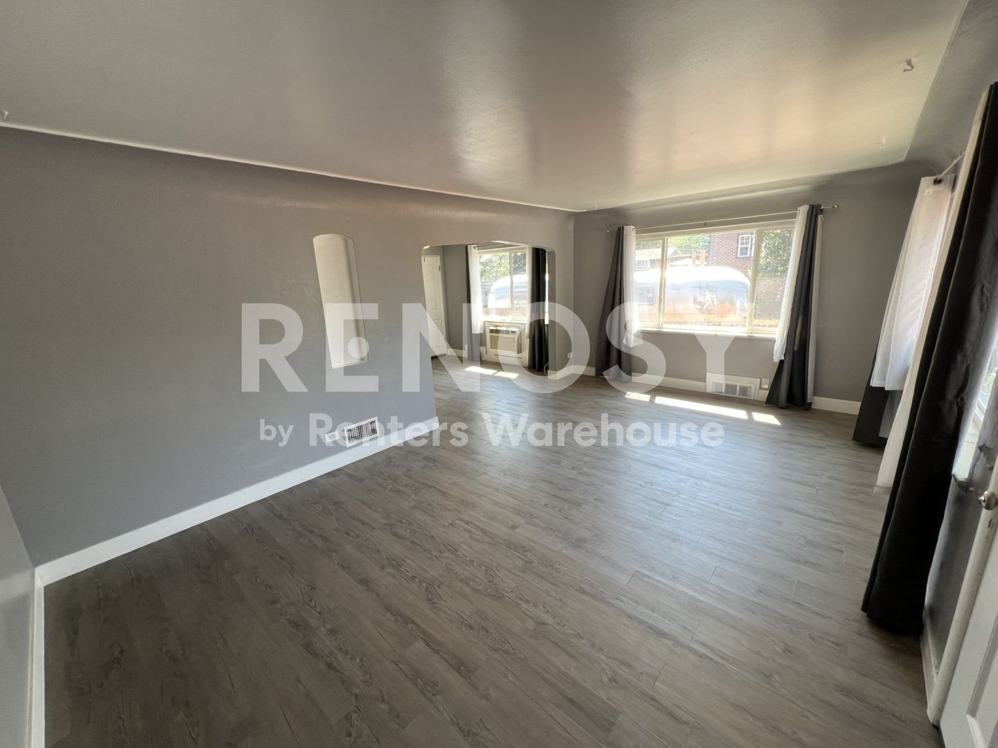 Charming 2 Bedroom 1 bathroom Available Now! – photo 2