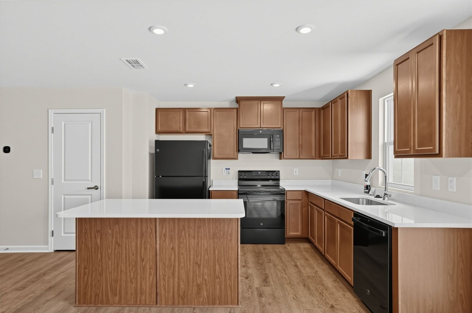 Charming 3BR Townhome in Lyman – photo 3