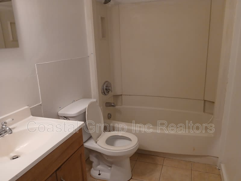 861 West 48th Street – photo 4