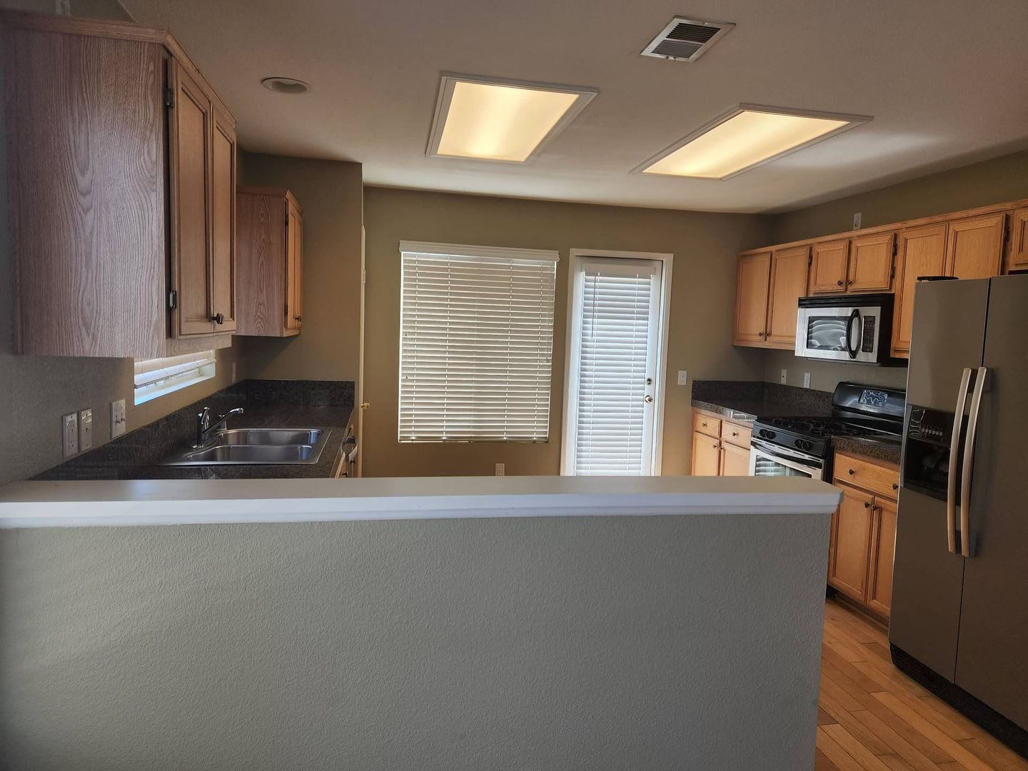**MOVE IN SPECIAL*** $100 Off 1st Month's Rent! – photo 3
