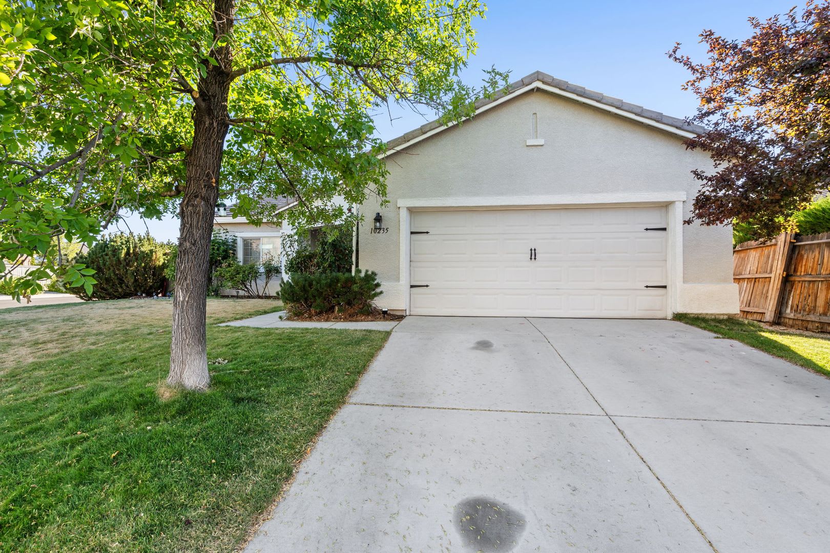 3 bd 2 bth Double Diamond Home Available Now – photo 3