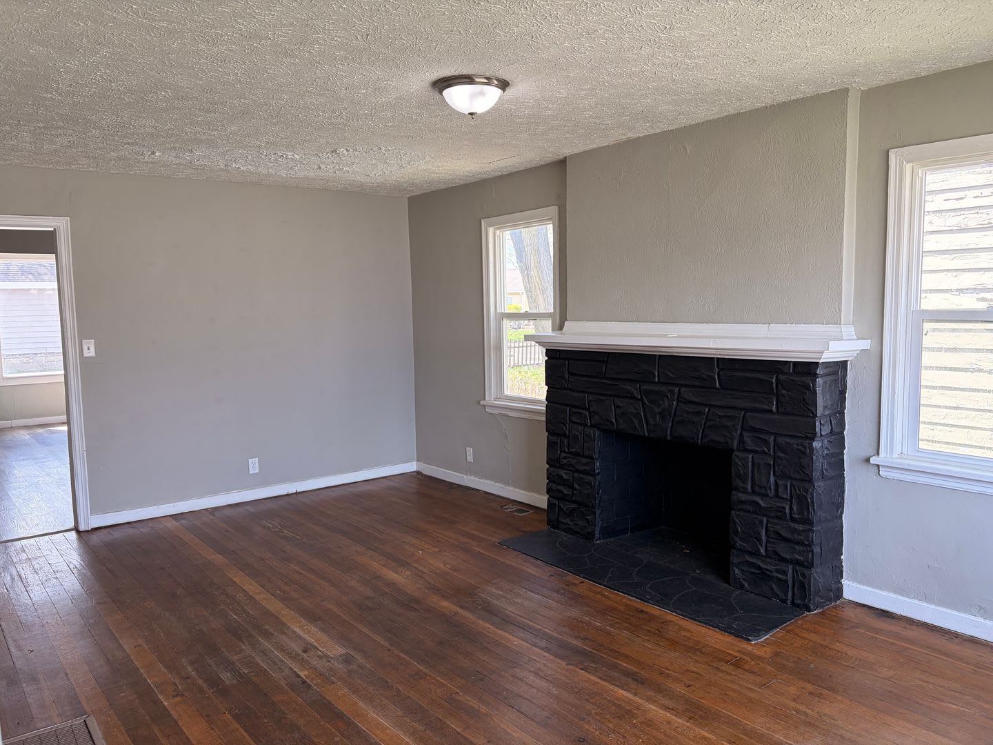 2 bed 1 bath house with basement – photo 4