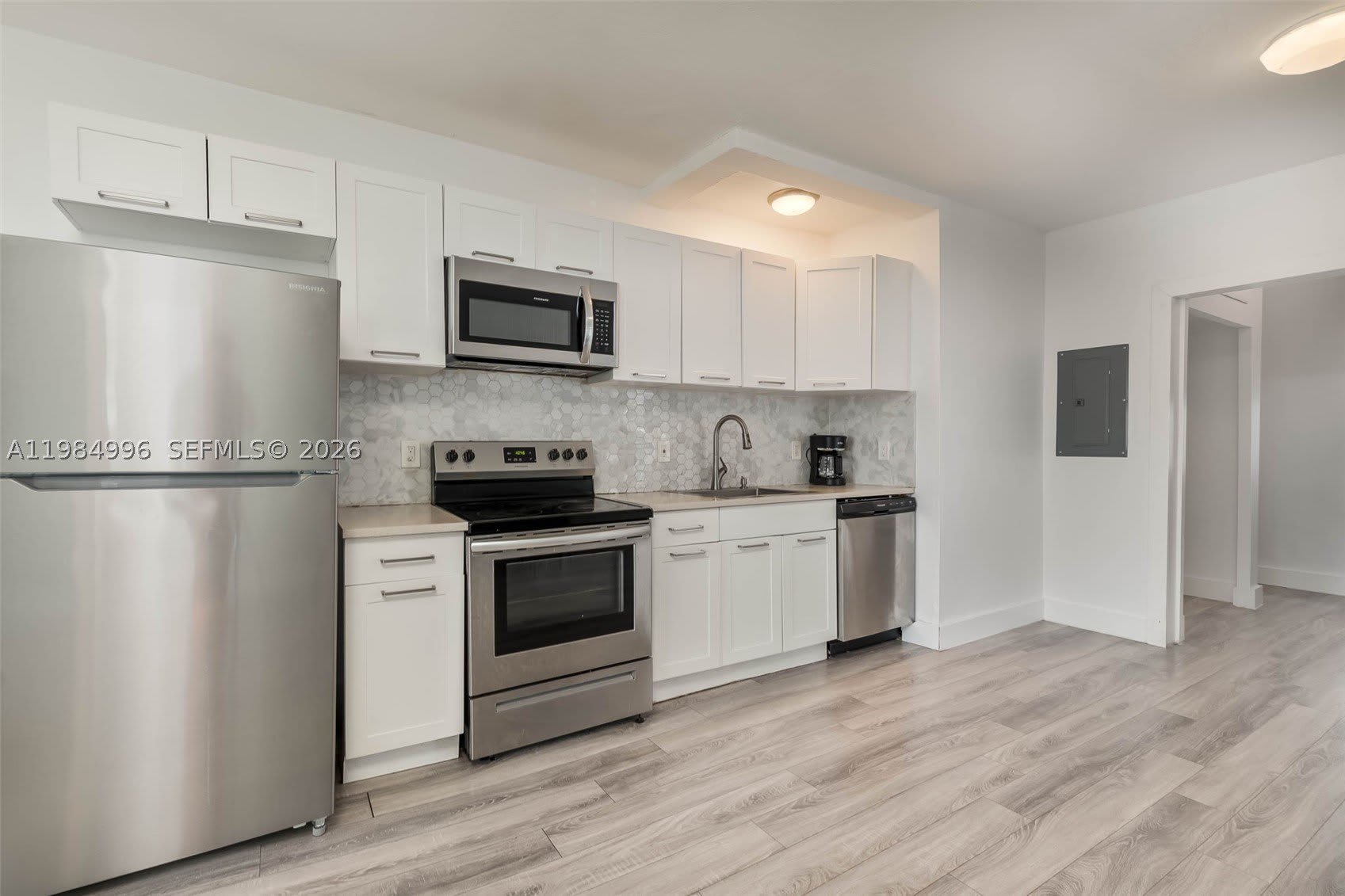 1275 Marseille Dr – photo 3