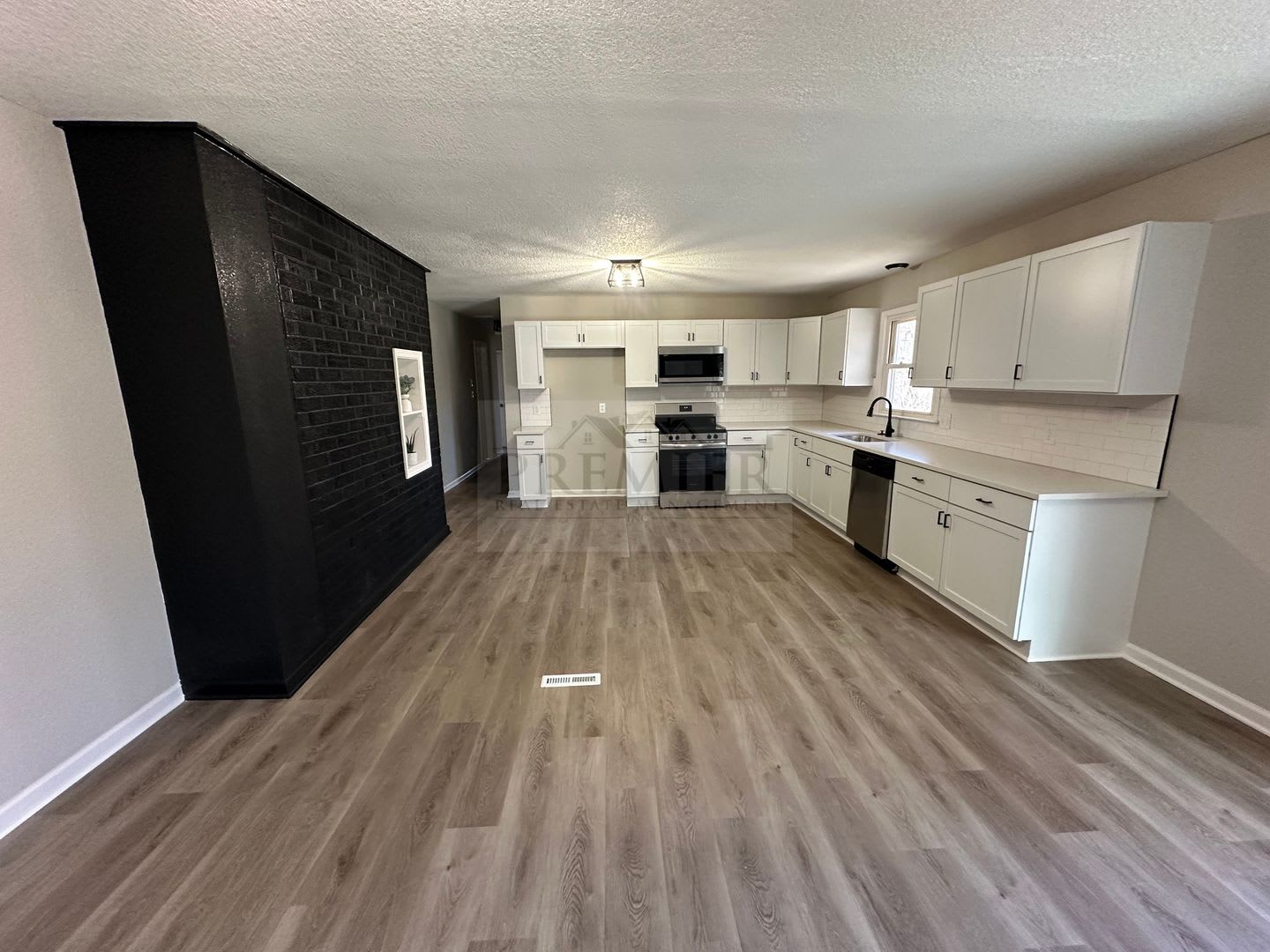5613 Palmer Ave Kcmo 64129 3 Bedroom Plus Bonus Room 3 Full Baths Brand New Interior Rent 2200 Deposit 2200 – photo 3