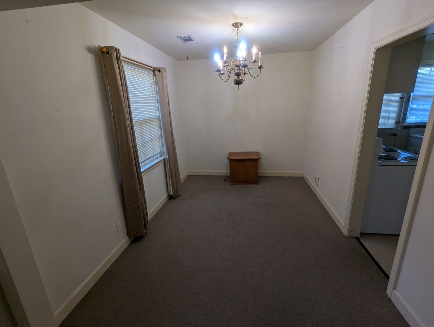2 Bedroom 1 Bath Near Campus Available Now – photo 3
