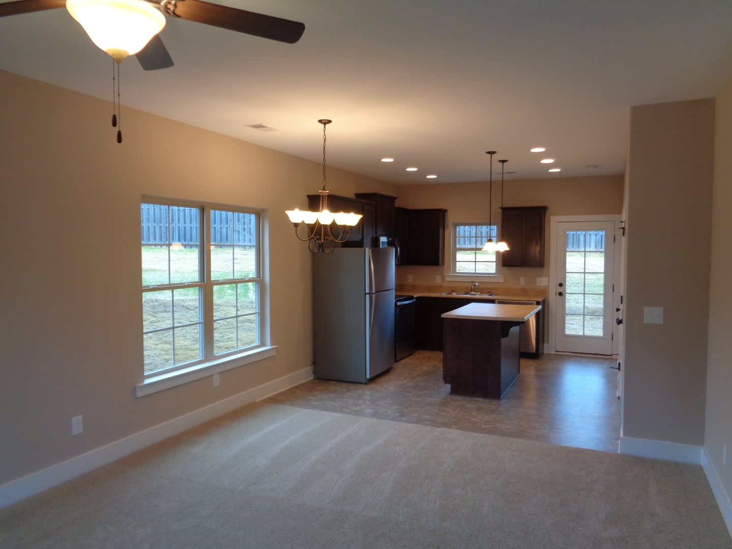 Town home for rent! Available to View with 48 Hour Notice!!! – photo 4