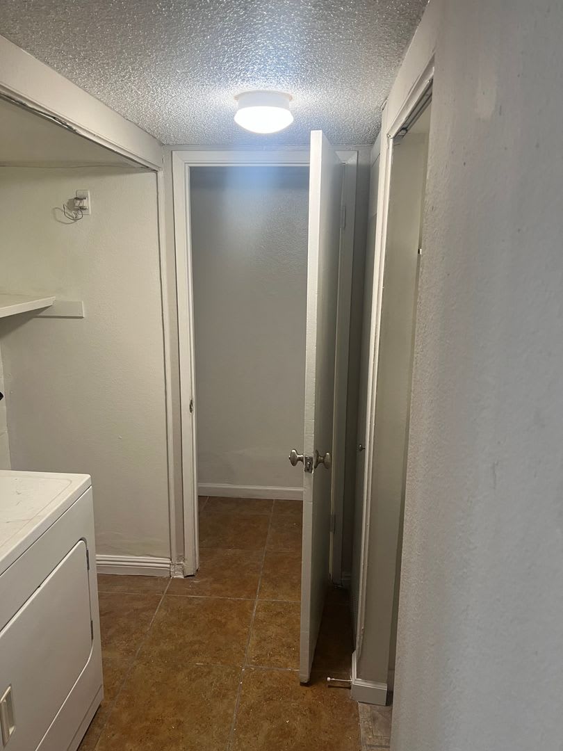 3 Bedroom 1.5 Bathroom Cheyenne & Civic Center – photo 5