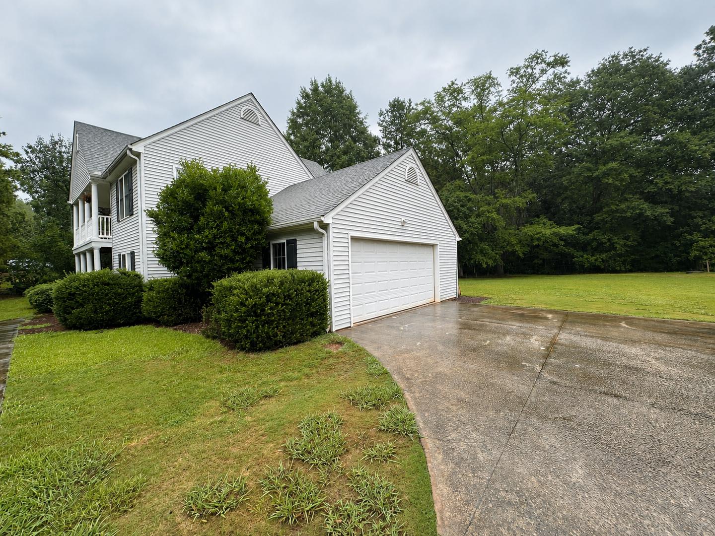 SPACIOUS 3-BEDROOM HOME NEAR CLEMSON UNIVERSITY – photo 2