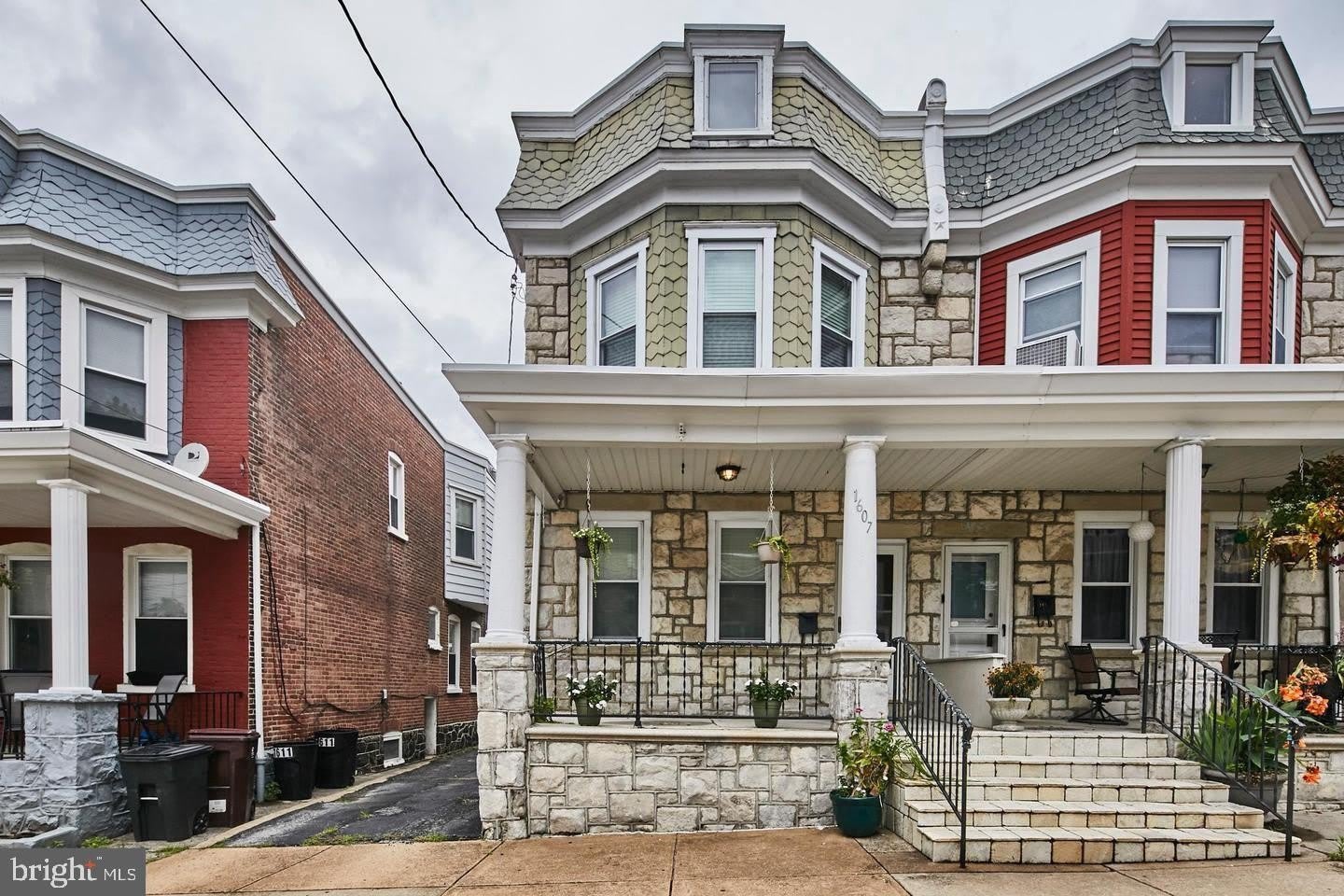 1607 W 9TH ST – photo 2