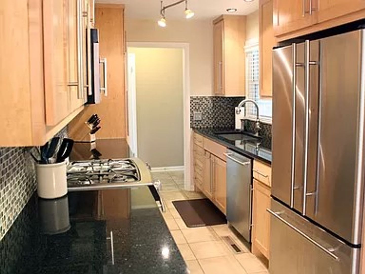 MUST SEE- Updated kitchen/Hardwood floors 3 bed/2bath!! Coming soon! – photo 5