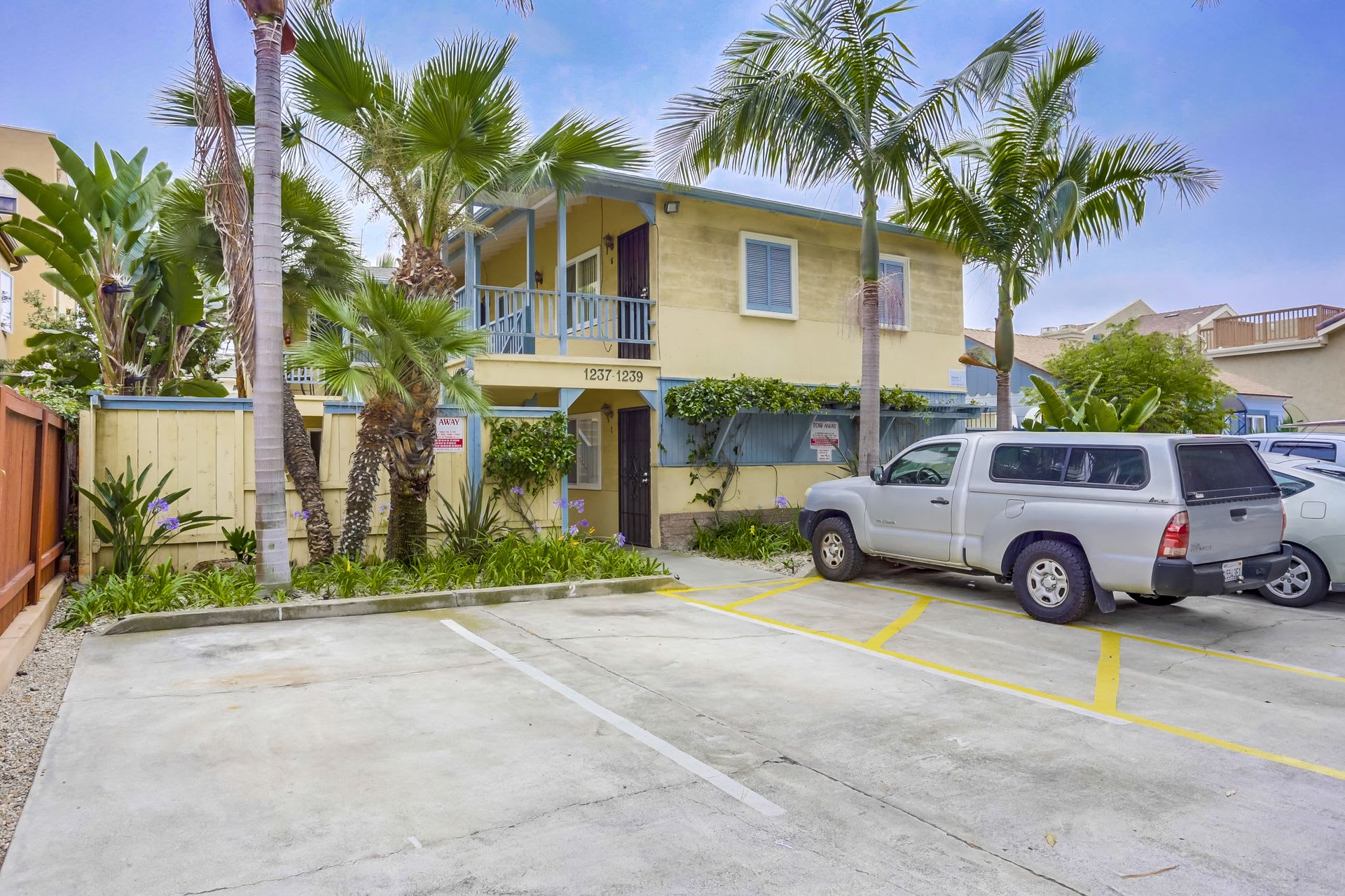Studio in Pacific Beach Apartment Community – photo 1