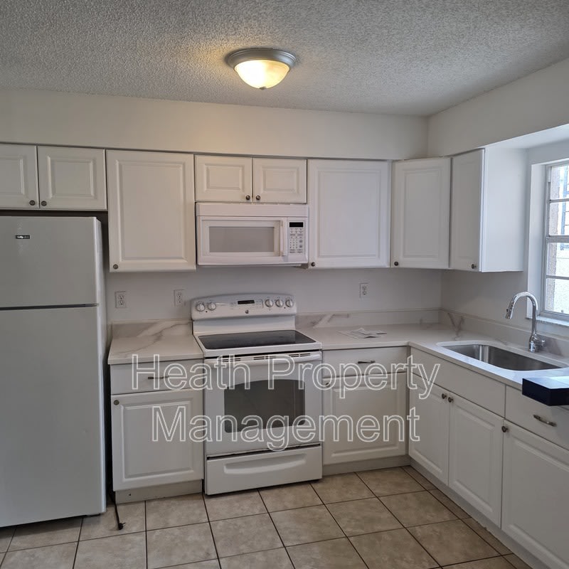1050 INDIANA AVE – photo 3