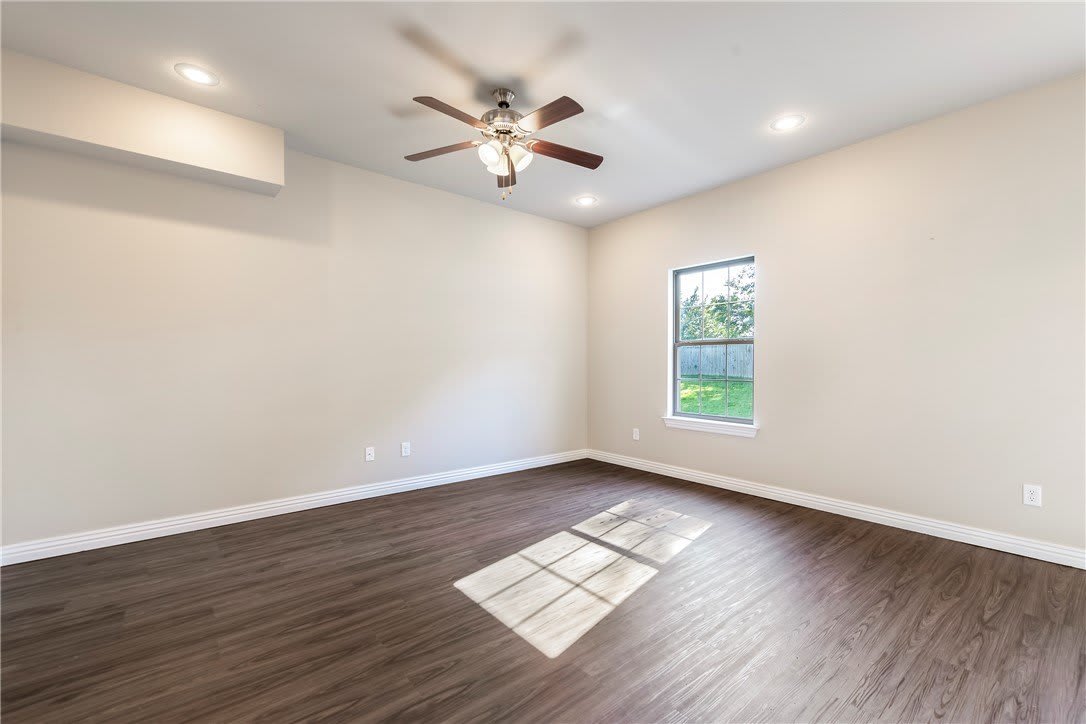 842 NW Baker Street – photo 5