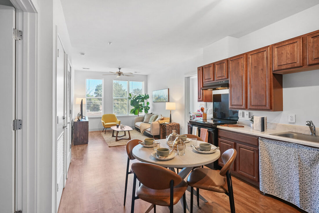 South Capitol Apartments – photo 3