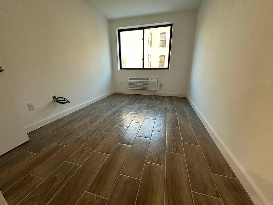 680 Courtlandt Avenue – photo 2