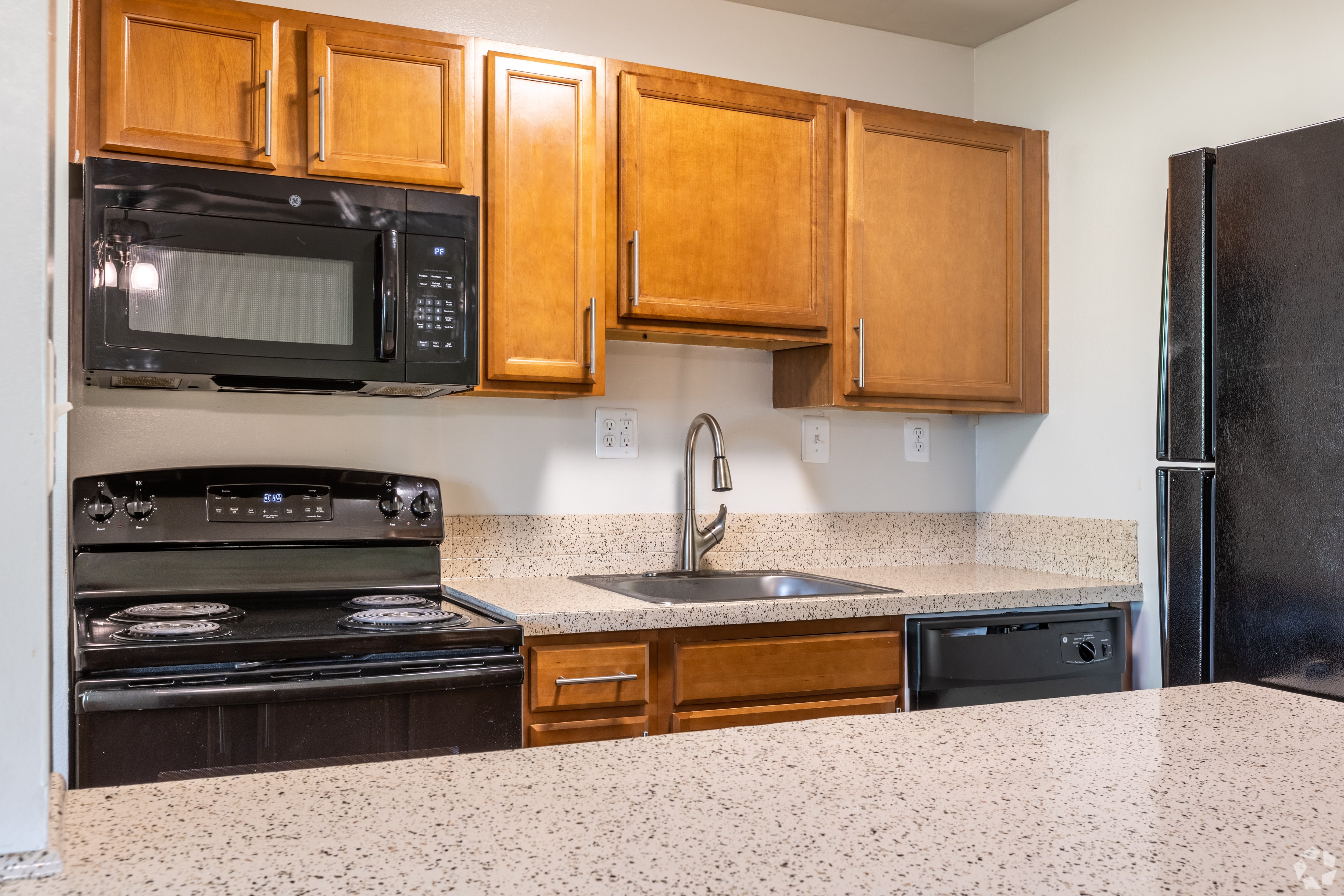 Cardinal Court Apartments – photo 3