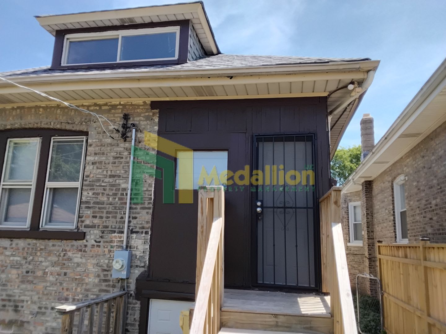Spacious 5 Bedroom Brick Bungalow With Updated Interior – photo 3